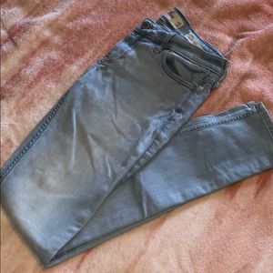 Light blue hollister jeans, with no rips!